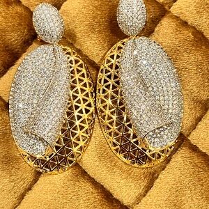 Elegant Gold Swarovski Leaverback Earrings (Brand New)